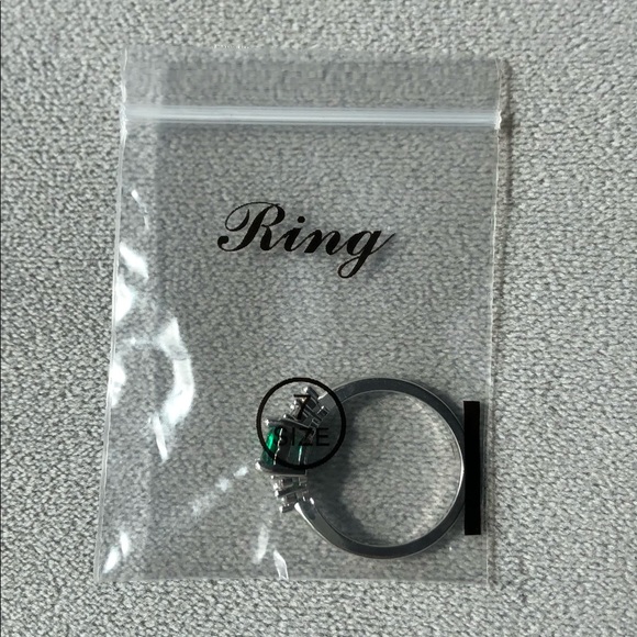 Emerald Colour Square Cut Stone ~ Stainless Steel Ring ~ Women’s Size 7 - Picture 3 of 11